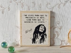 IMAN DE MADERA "BOB MARLEY"